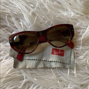 Pink tortoise shell cat eye sunglasses